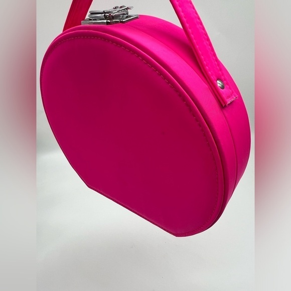 Hot pink super cute hard case travel bag - Picture 11 of 14